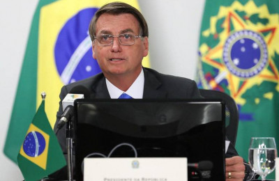 Bolsonaro é internado para a retirada de um cálculo na bexiga
